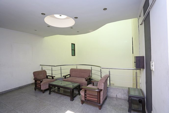 Imagen de los interiores del Hotel OYO 14015 Diamond Stays. Foto 17