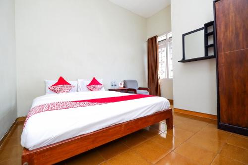 Imagen de la habitación del Hotel OYO 1414 Paviliun Permata. Foto 18