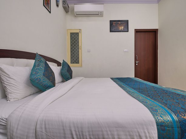 Imagen de la habitación del Hotel OYO 14571 Century Plaza. Foto 15