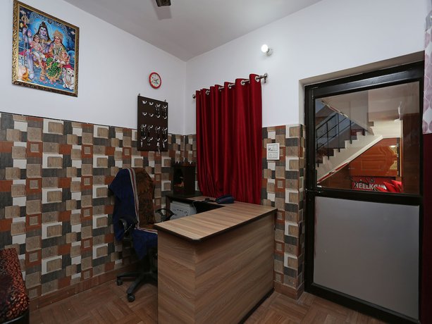 Imagen de los interiores del Hotel OYO 14920 NEELKANTH GUEST HOUSE. Foto 18