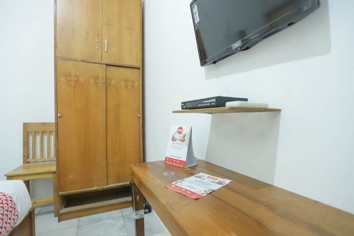 Imagen de la habitación del Hotel OYO 150 Harmoni Residence. Foto 3