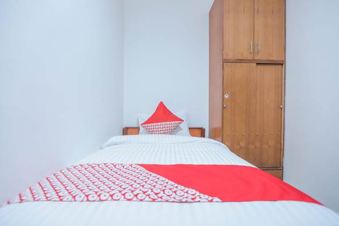Imagen de la habitación del Hotel OYO 150 Harmoni Residence. Foto 16