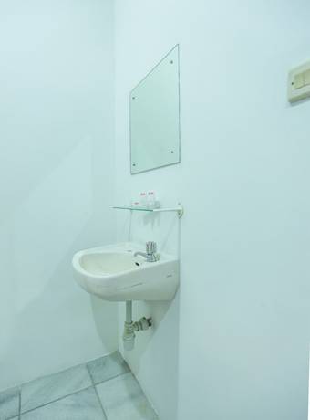 Imagen de la habitación del Hotel OYO 150 Harmoni Residence. Foto 17