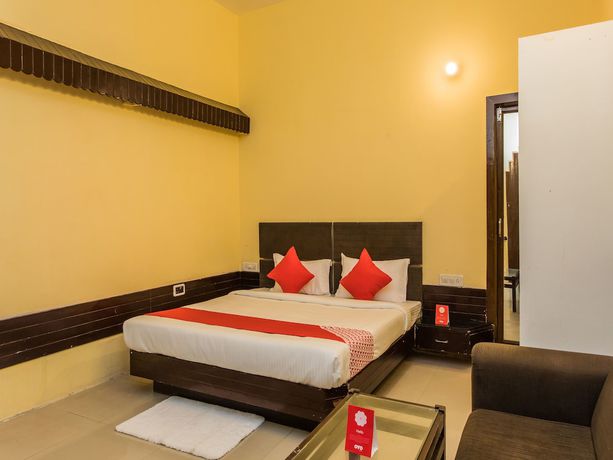 Imagen de la habitación del Hotel OYO 15401 Surana palace. Foto 11
