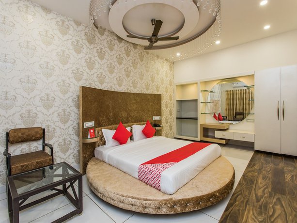 Imagen de la habitación del Hotel OYO 15401 Surana palace. Foto 16