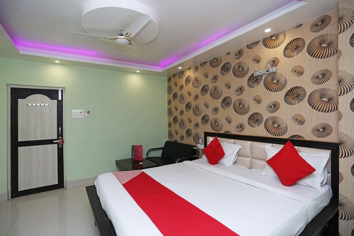 Imagen de la habitación del Hotel OYO 15443 Mega Palace. Foto 2