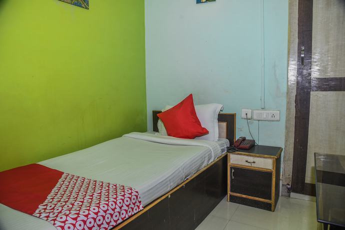 Imagen de la habitación del Hotel OYO 15443 Mega Palace. Foto 14