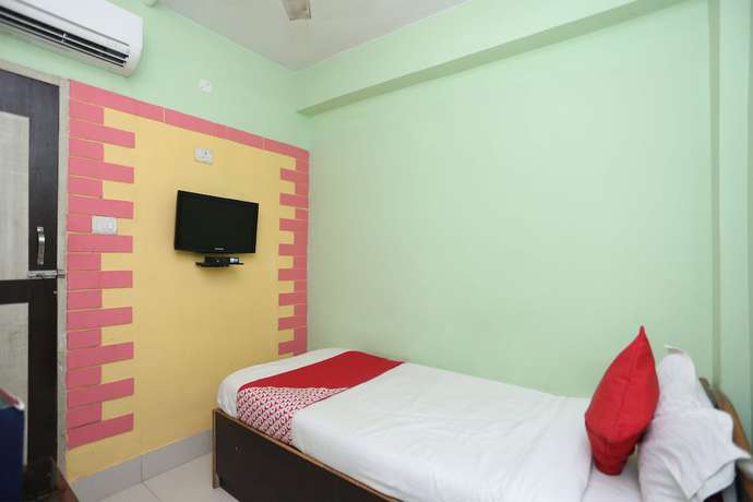 Imagen de la habitación del Hotel OYO 15443 Mega Palace. Foto 15