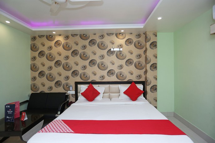 Imagen de la habitación del Hotel OYO 15443 Mega Palace. Foto 18