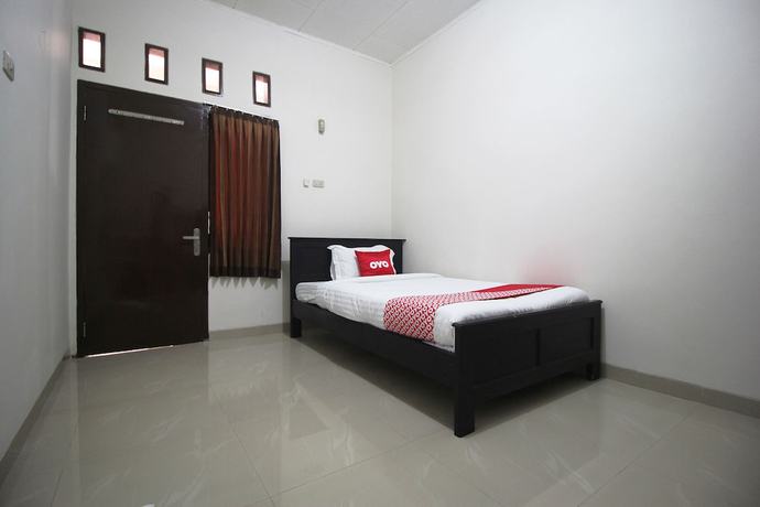 Imagen de la habitación del Hotel OYO 1547 Wisma Ray Syariah. Foto 12