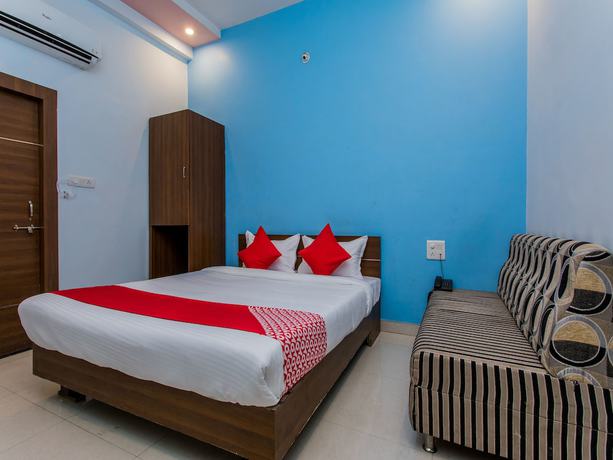 Imagen de la habitación del Hotel OYO 15569 Manorama Palace. Foto 11