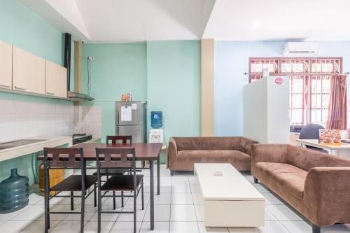 Imagen general del Hotel OYO 1568 Stasiun Ka Cirebon Guest House. Foto 7
