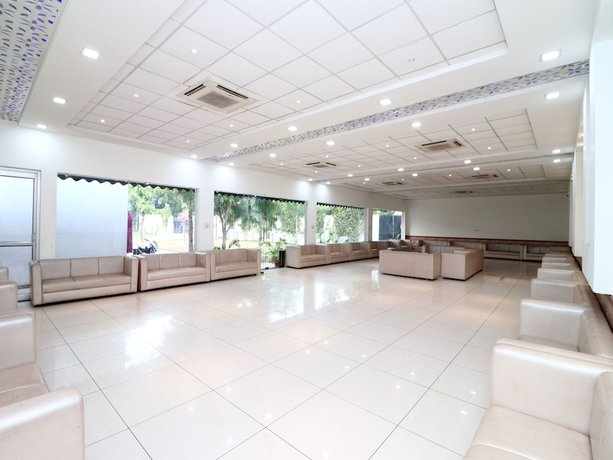 Imagen de los interiores del Hotel OYO 16080 The Royal Orchid. Foto 14