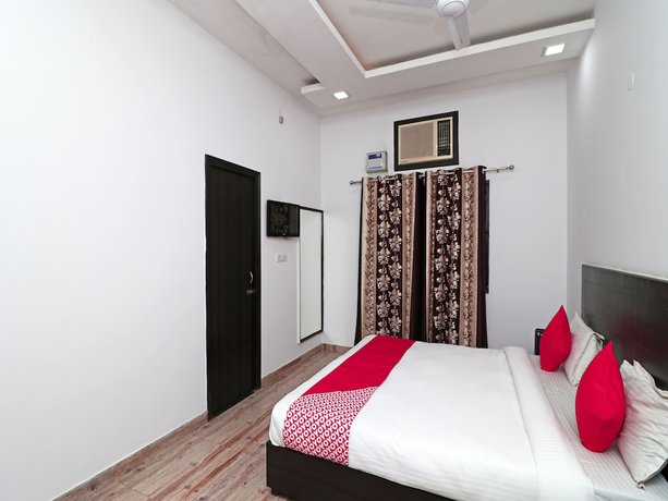 Imagen de la habitación del Hotel OYO 16080 The Royal Orchid. Foto 11