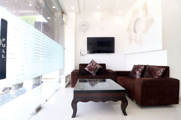 Imagen de los interiores del Hotel OYO 16379 LivInn Hub. Foto 18