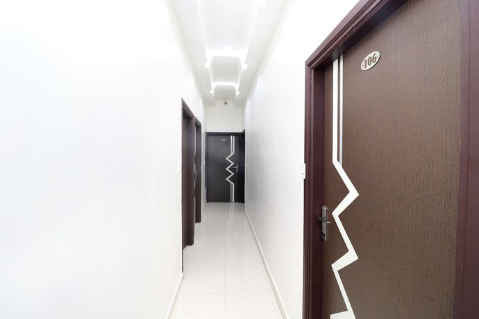 Imagen de los interiores del Hotel OYO 16379 LivInn Hub. Foto 19