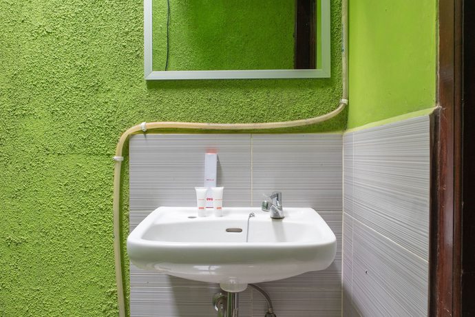 Imagen de la habitación del Hotel OYO 1681 The Kost Tdm 2. Foto 8