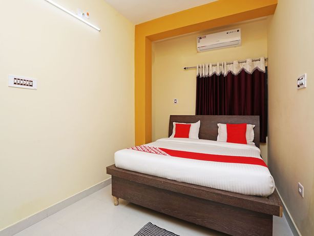 Imagen de la habitación del Hotel OYO 16821 Senapati Palace. Foto 4