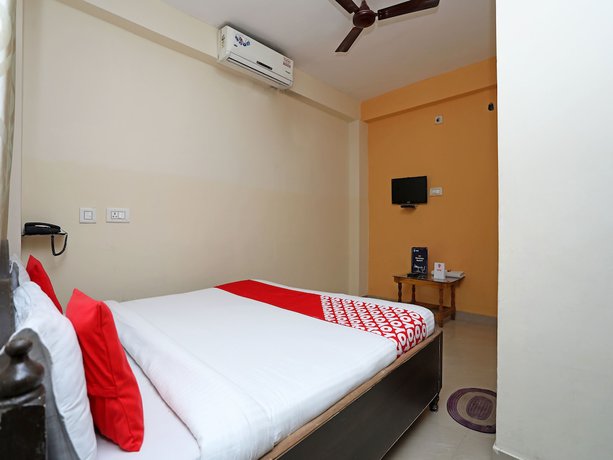 Imagen de la habitación del Hotel OYO 16821 Senapati Palace. Foto 5