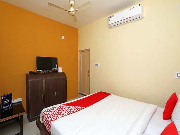 Imagen de la habitación del Hotel OYO 16821 Senapati Palace. Foto 10