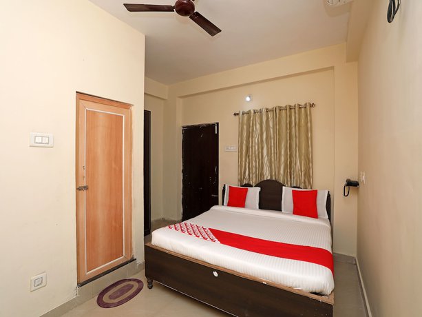 Imagen de la habitación del Hotel OYO 16821 Senapati Palace. Foto 12