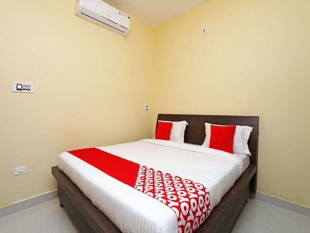 Imagen de la habitación del Hotel OYO 16821 Senapati Palace. Foto 15