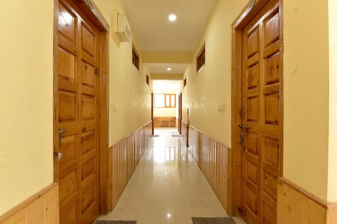 Imagen de los interiores del Hotel OYO 16988 White Orchid. Foto 17