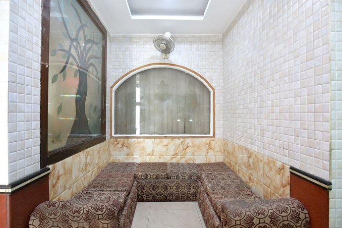 Imagen de los interiores del Hotel OYO 17430 Gulshah. Foto 17