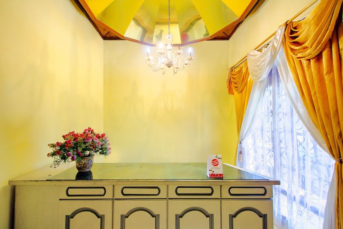 Imagen de los interiores del Hotel OYO 1770 Mawar Saron 2. Foto 18