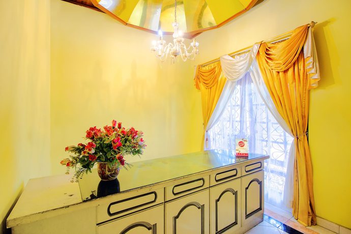 Imagen de los interiores del Hotel OYO 1770 Mawar Saron 2. Foto 20
