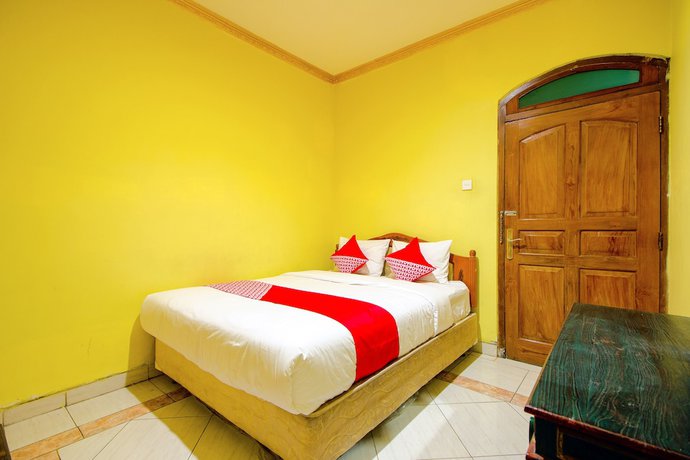 Imagen de la habitación del Hotel OYO 1770 Mawar Saron 2. Foto 11