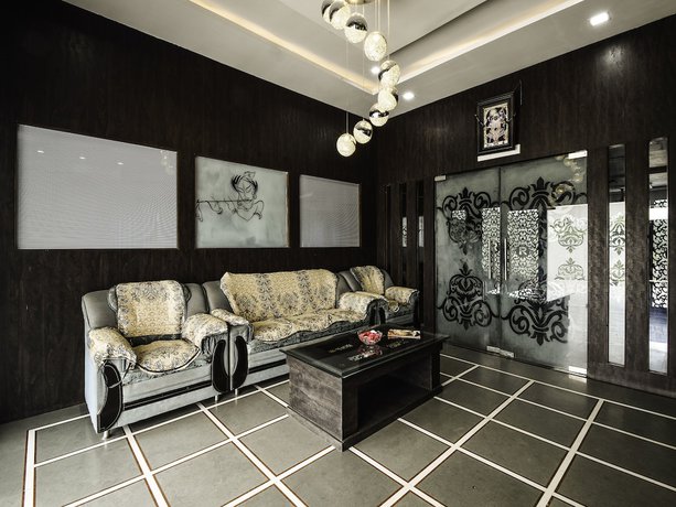 Imagen de los interiores del Hotel OYO 18262 White Tulip. Foto 18