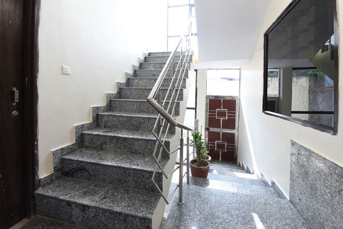 Imagen de los interiores del Hotel OYO 18390 Shiv Shakti Guest House. Foto 16
