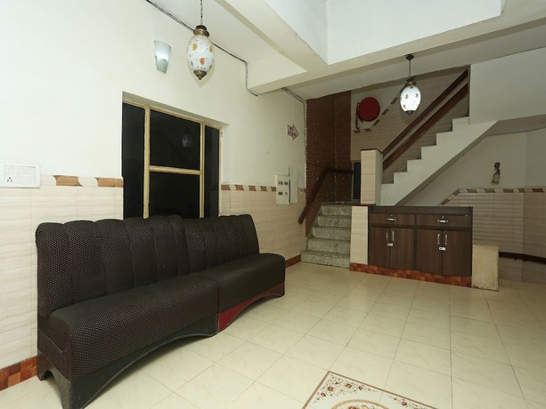 Imagen de los interiores del Hotel OYO 18429 Sai President. Foto 16