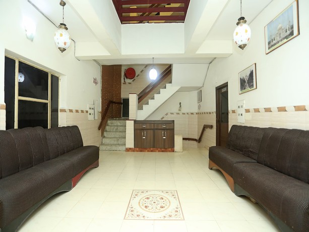 Imagen de los interiores del Hotel OYO 18429 Sai President. Foto 17