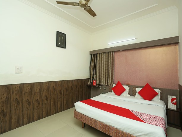 Imagen de la habitación del Hotel OYO 18429 Sai President. Foto 4