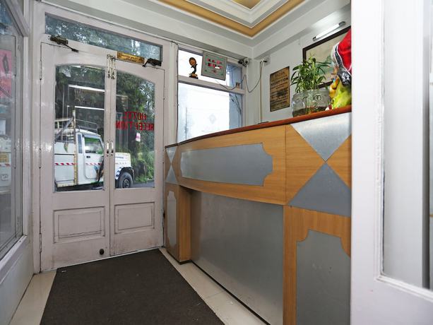 Imagen de los interiores del Hotel OYO 18568 Ratan. Foto 18