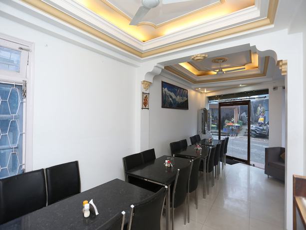 Imagen del bar/restaurante del Hotel OYO 18568 Ratan. Foto 2