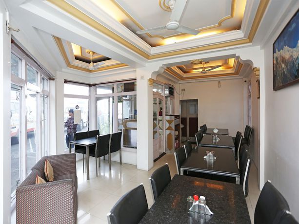 Imagen del bar/restaurante del Hotel OYO 18568 Ratan. Foto 3