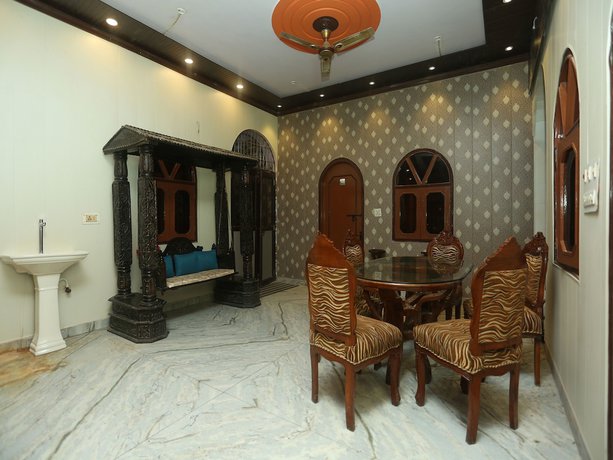 Imagen de los interiores del Hotel OYO 18641 Rashmi. Foto 13