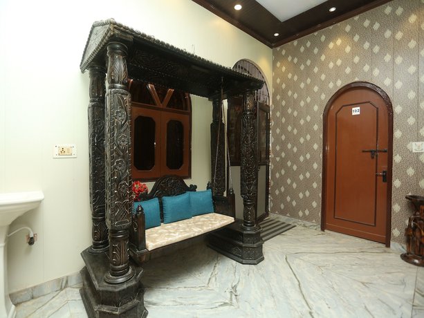 Imagen de los interiores del Hotel OYO 18641 Rashmi. Foto 20