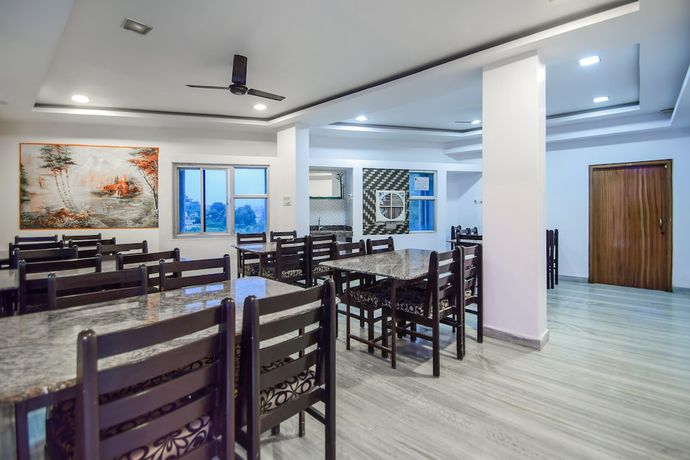Imagen del bar/restaurante del Hotel OYO 18671 Ashirwad Palace. Foto 4