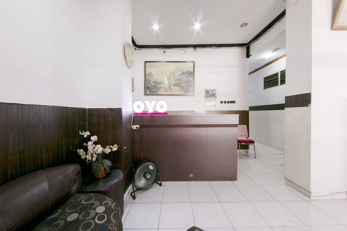 Imagen de los interiores del Hotel OYO 1935 Diamond Inn Makassar. Foto 17