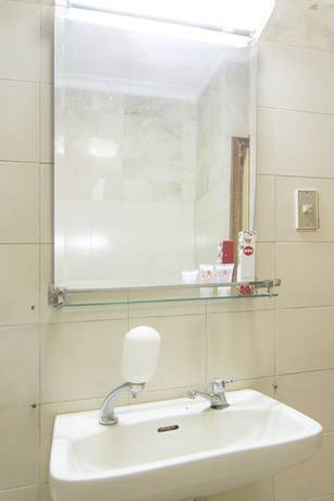 Imagen de la habitación del Hotel OYO 194 Sapta Gria. Foto 10