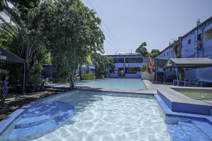Imagen de la piscina del Hotel OYO 195 Ranchotel - Binan. Foto 20