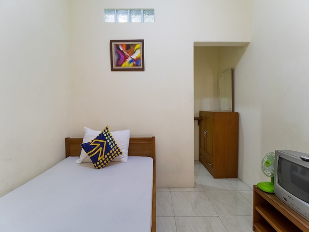 Imagen de la habitación del Hotel OYO 1982 Golf Papa Costel. Foto 4