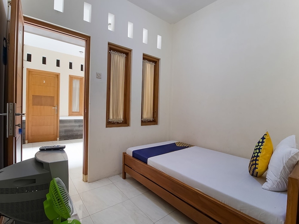 Imagen de la habitación del Hotel OYO 1982 Golf Papa Costel. Foto 10