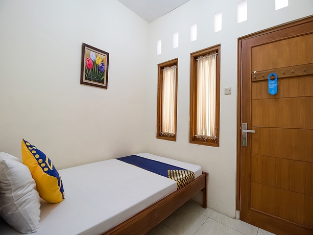 Imagen de la habitación del Hotel OYO 1982 Golf Papa Costel. Foto 13