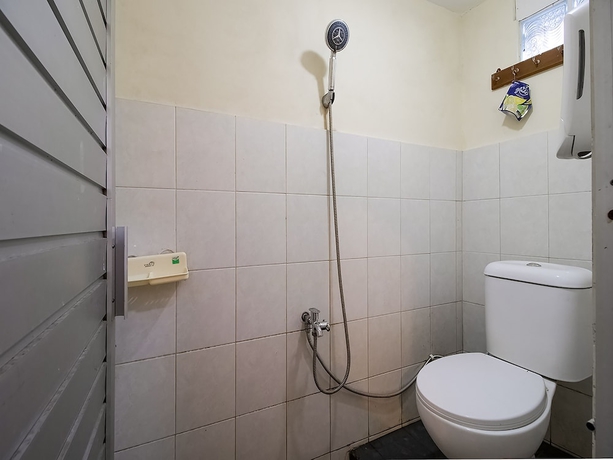 Imagen de la habitación del Hotel OYO 1982 Golf Papa Costel. Foto 15