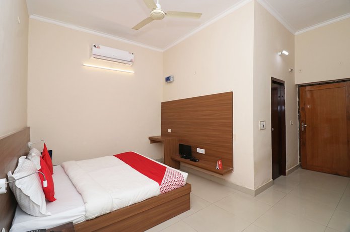 Imagen de la habitación del Hotel OYO 19979 Rajshri. Foto 3